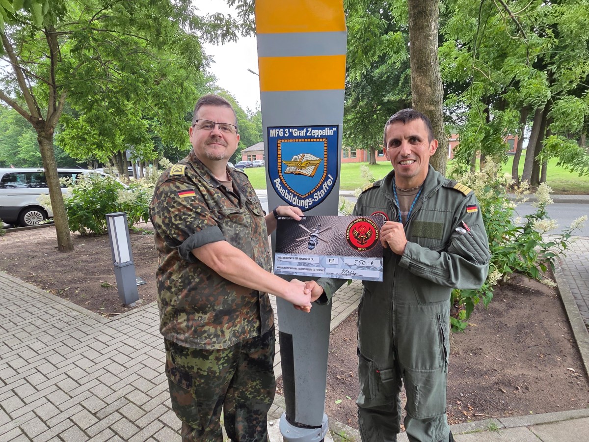 Ausbildungsstaffel Fliegende des Marinefliegergeschwader 5 sammelt für Soldatinnen und Soldaten in&nbsp;Not.